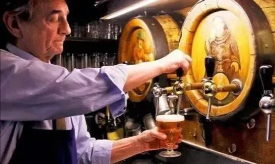 德国啤酒好还是日本啤酒好,德国啤酒与英国啤酒哪个好