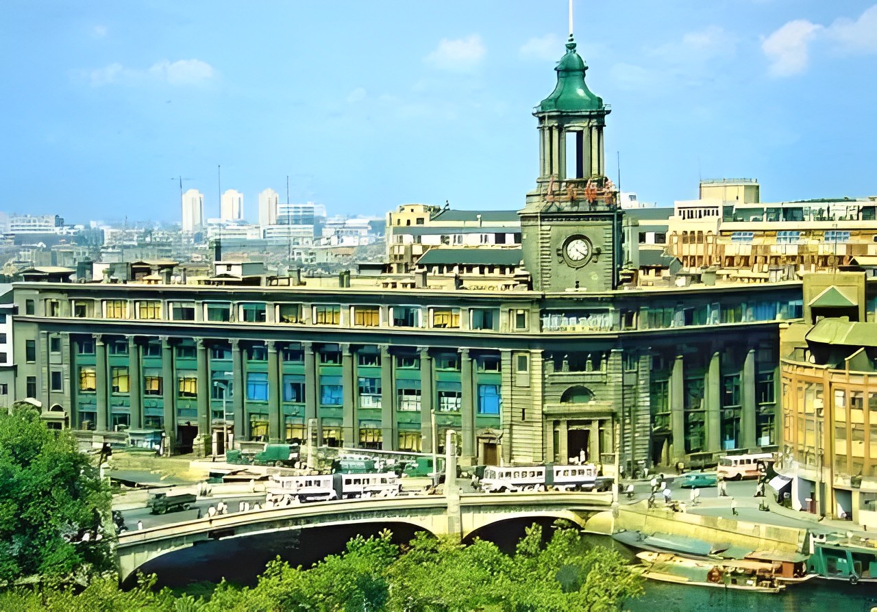 八十年代的上海老照片,踩在东海沿岸闪耀着无与伦比的繁荣骄傲