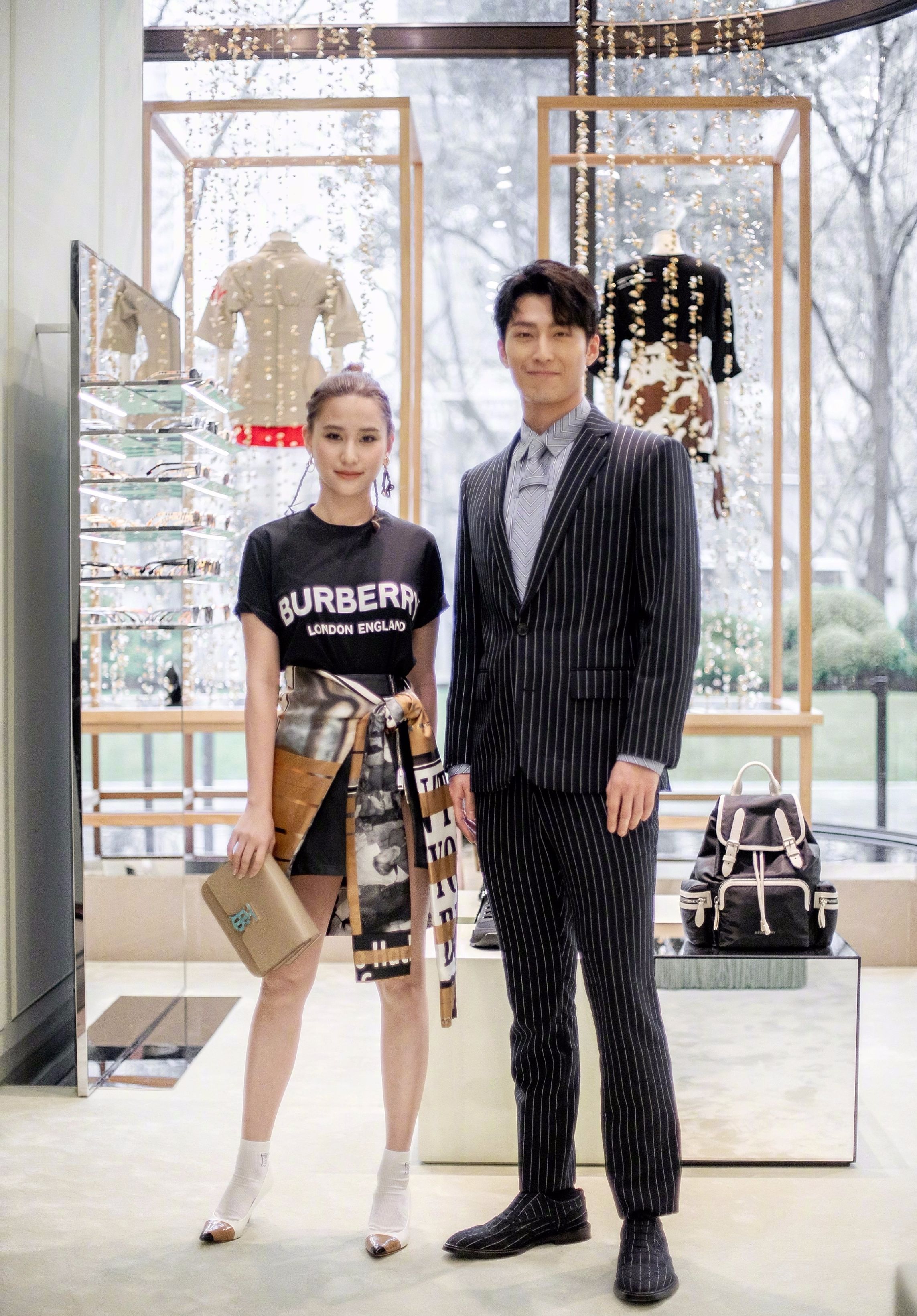 窦骁送何超莲的婚戒,窦骁求婚何超莲视频曝出