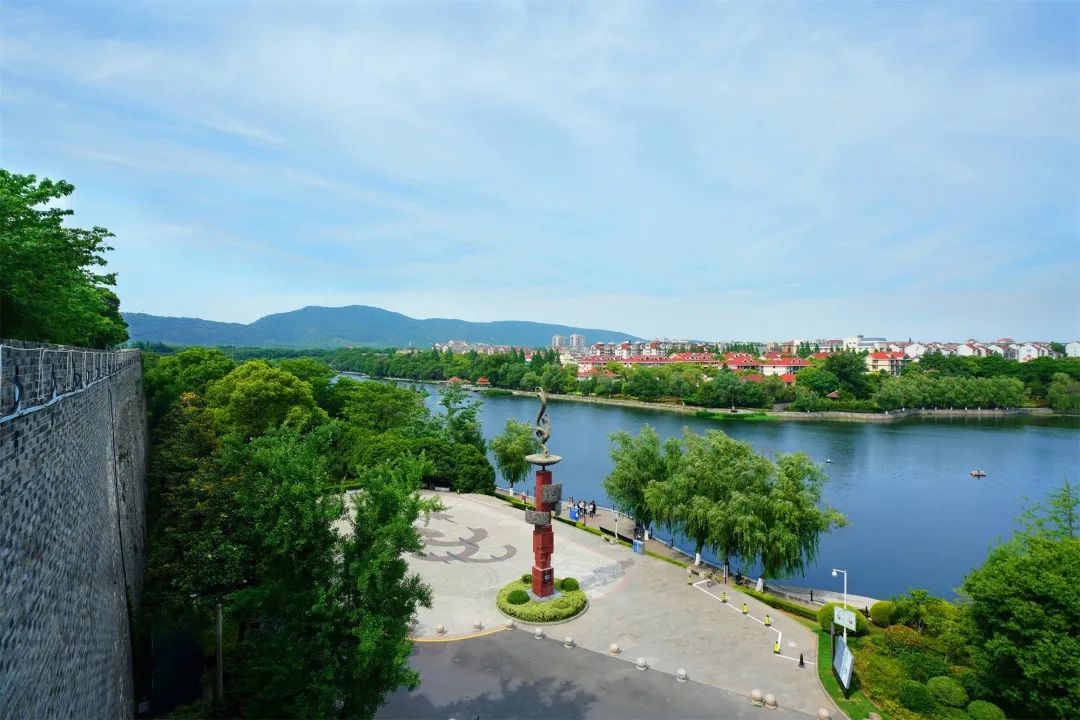 奋进新时代丹青绘华章,奋进新时代激扬青春梦线条画