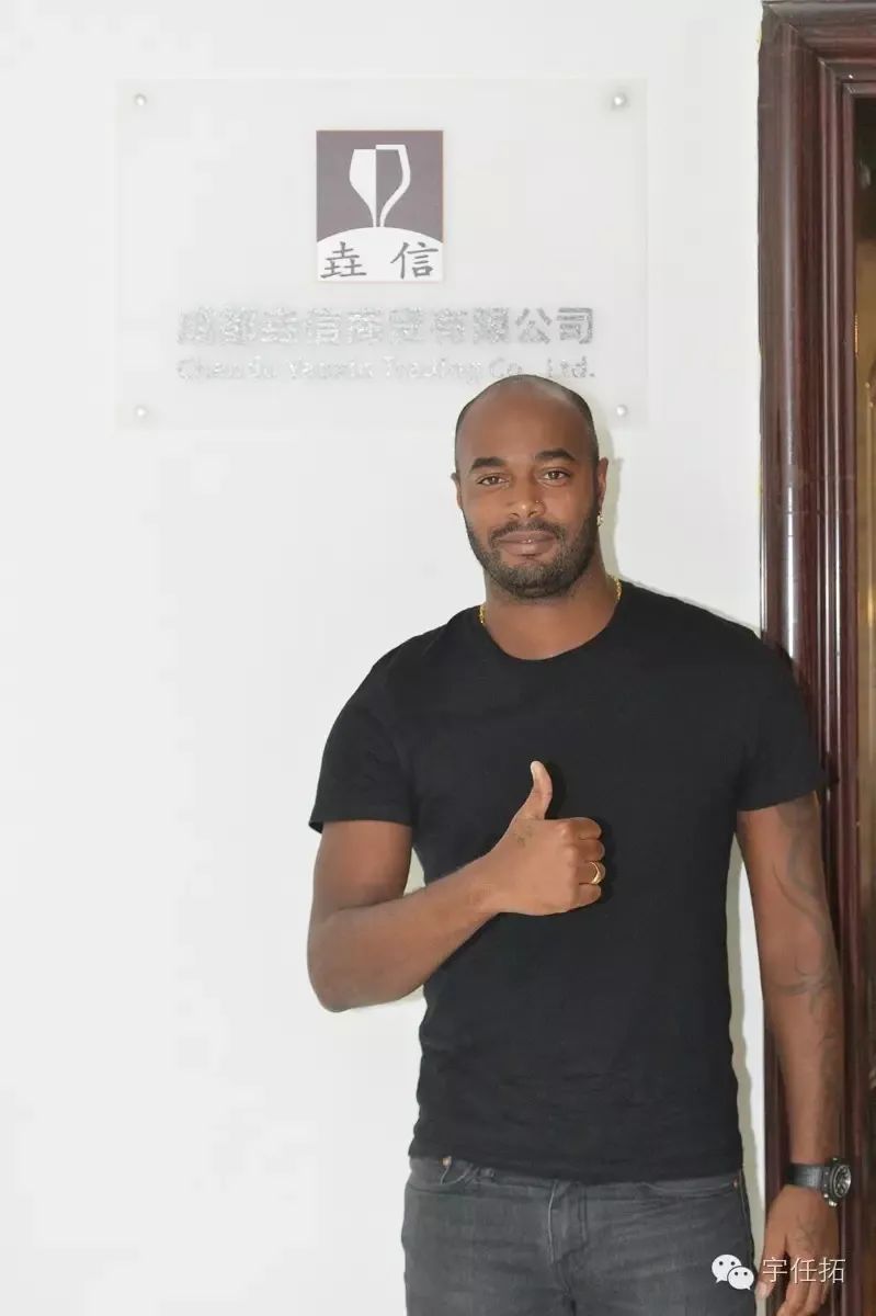 布里斯小传丨年少父亲踢球养家，法甲射手定居成都