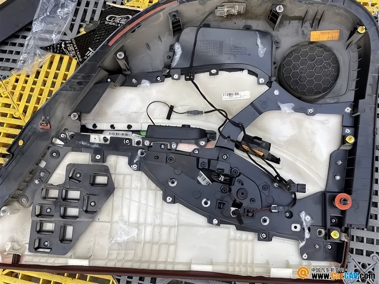 别克君威换密封条,别克君威隔音密封条