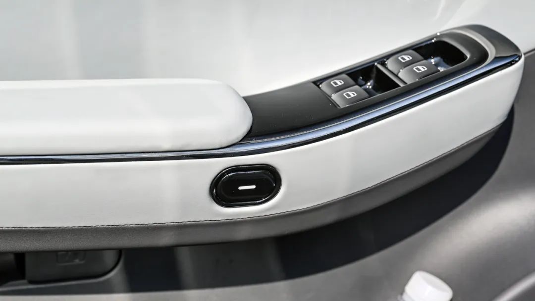 预售价18-27万元零跑c01开启预售,c01零跑增程行政版降价多少