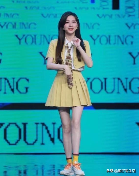 马凡舒参加主持人大赛时的视频,马凡舒十八岁比赛