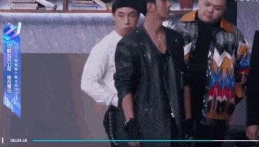 好甜，她嫁给自己的漫画主人公啦