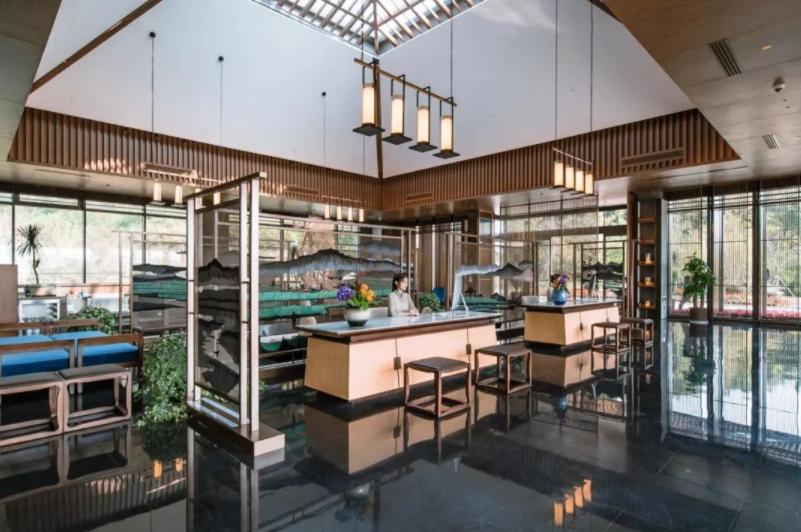 閰掑簵涓婃柊鍝佽鎬庝箞璺熷浜鸿,鍑幈閰掑簵鐞嗗康