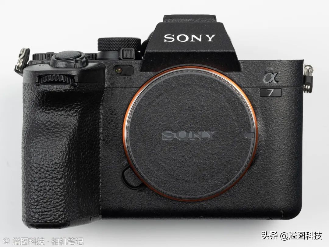 索尼a7m4fe24-105f4镜头价格,索尼a7m4和a7r4a哪个更适合拍照
