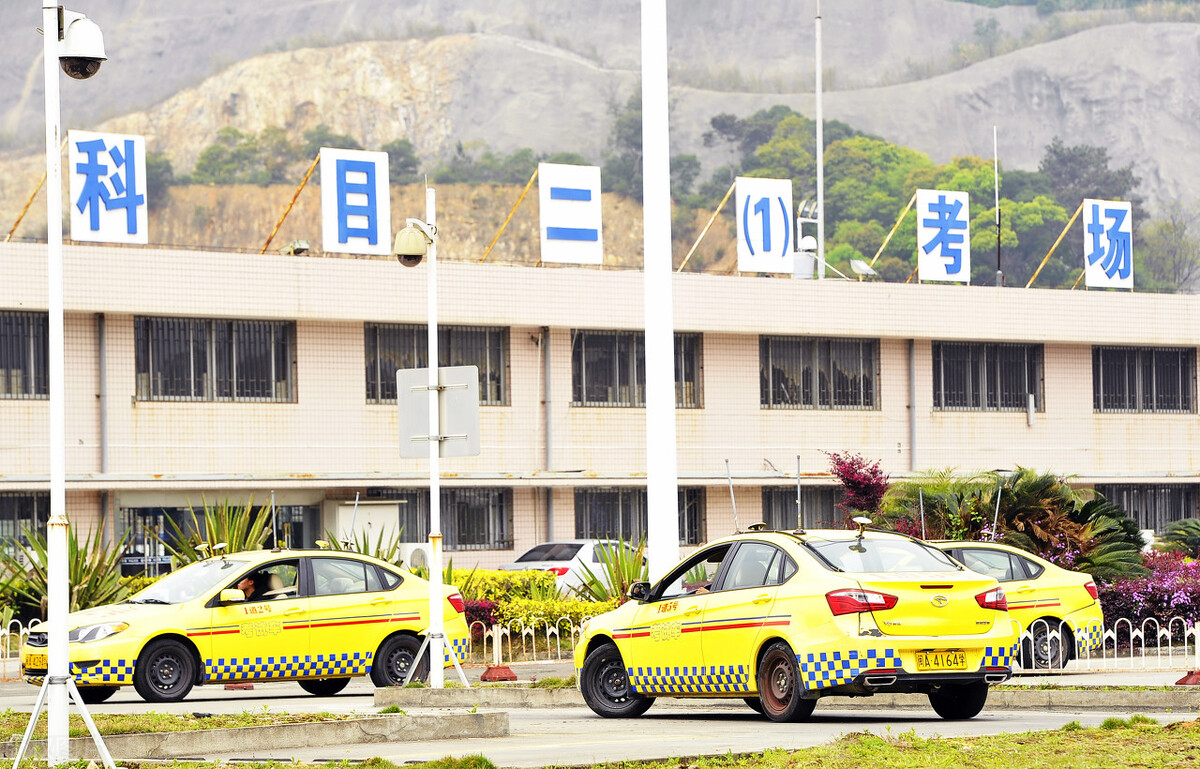 考驾照一定要去驾校吗,考驾照一定要报驾校么