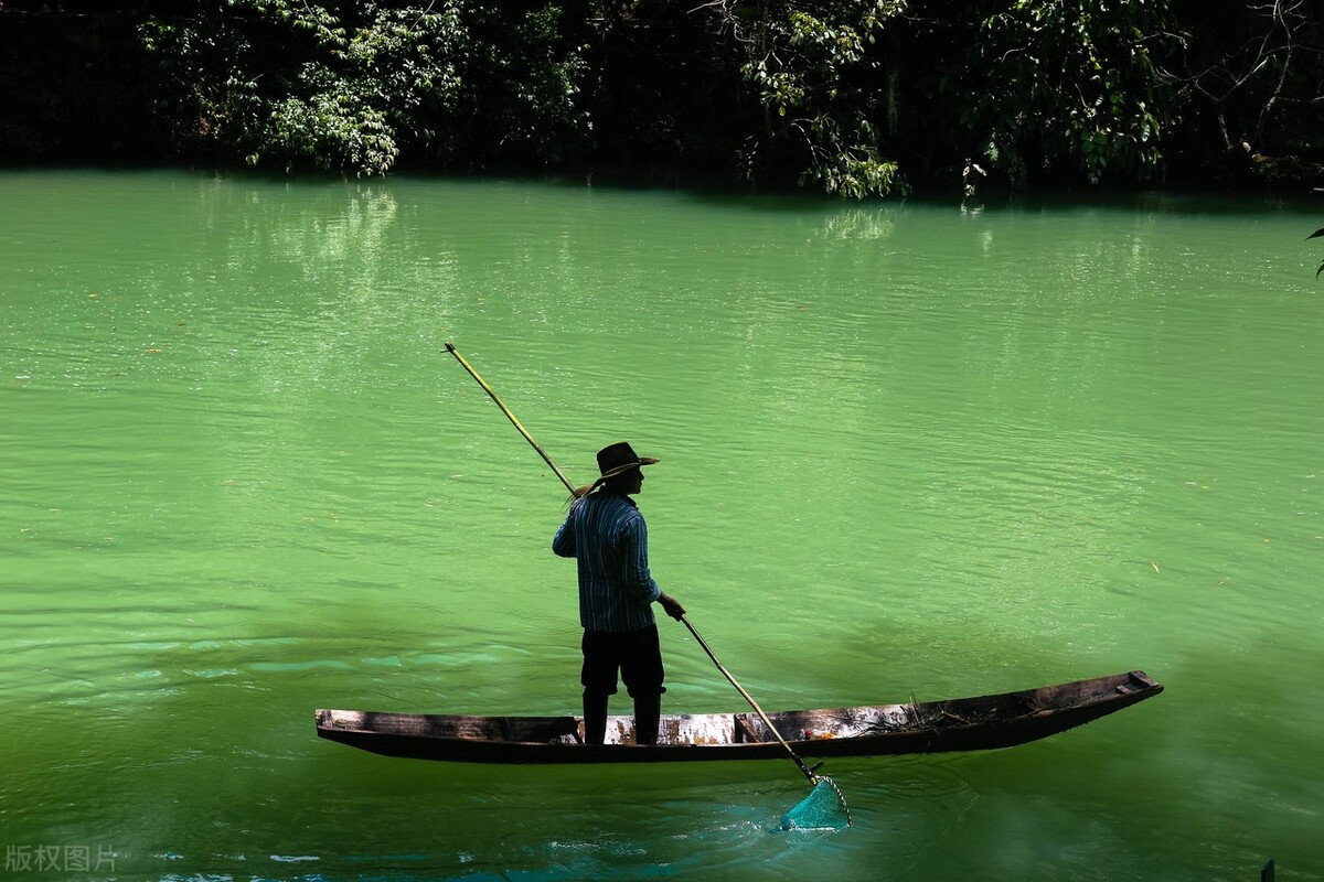 水上行舟吹笛的唯美诗句,赞美舟行七绝诗