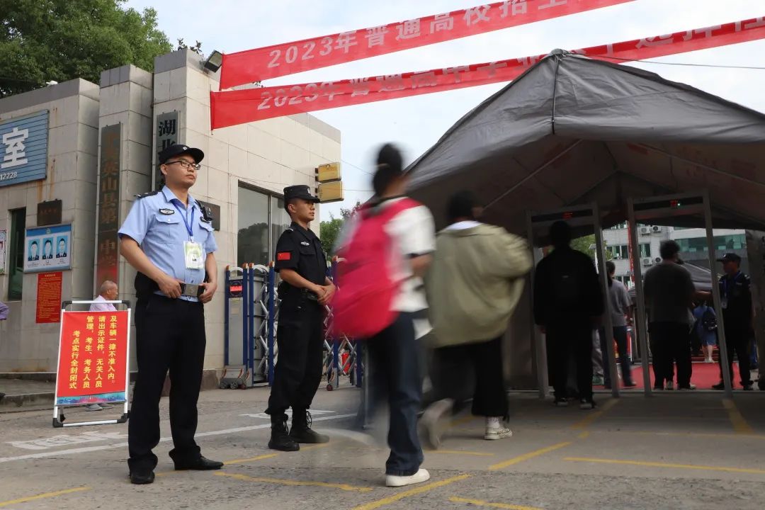 警警护航高考完整版,护航高考交警通行视频