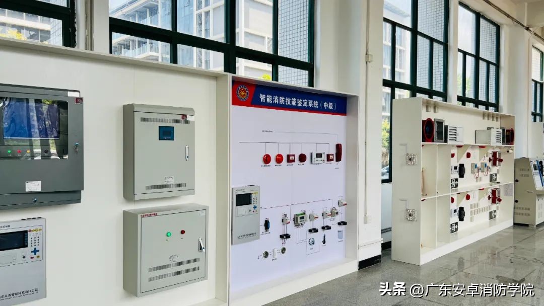 消防控制室值班人员如何提升服务,消防控制室值班人员持什么证上岗