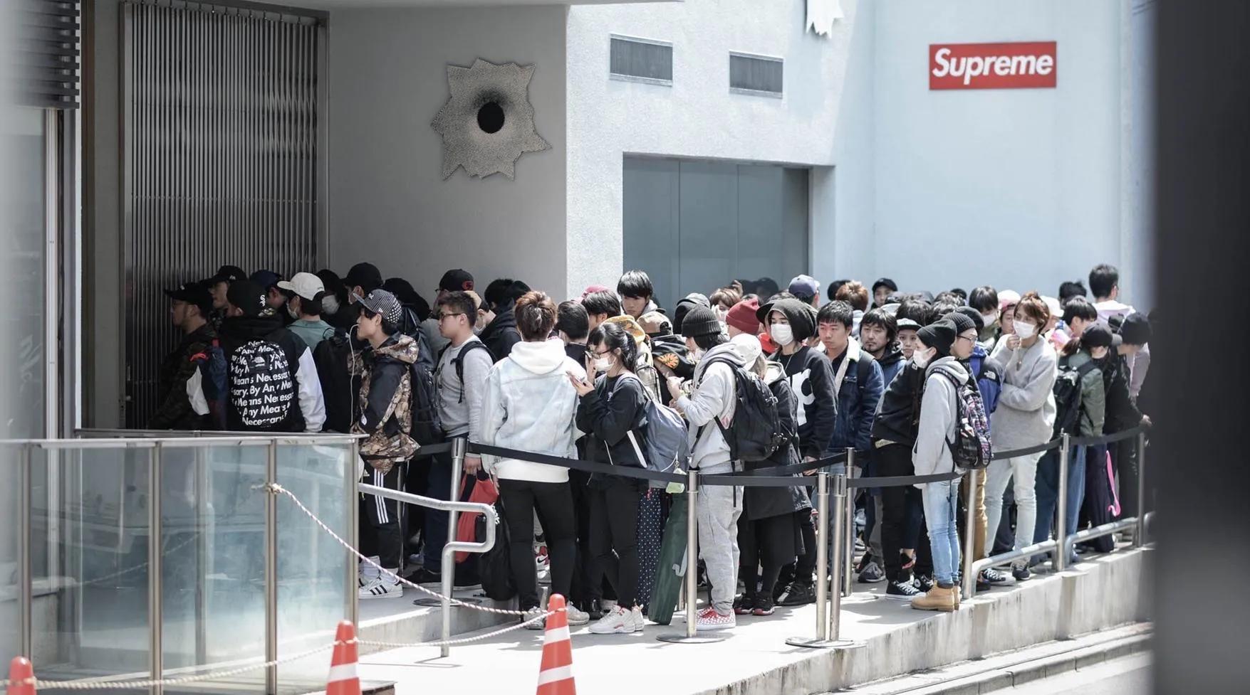 2020年他花53元购买了一包红色奥利奥饼干，6天后在网上卖出61万