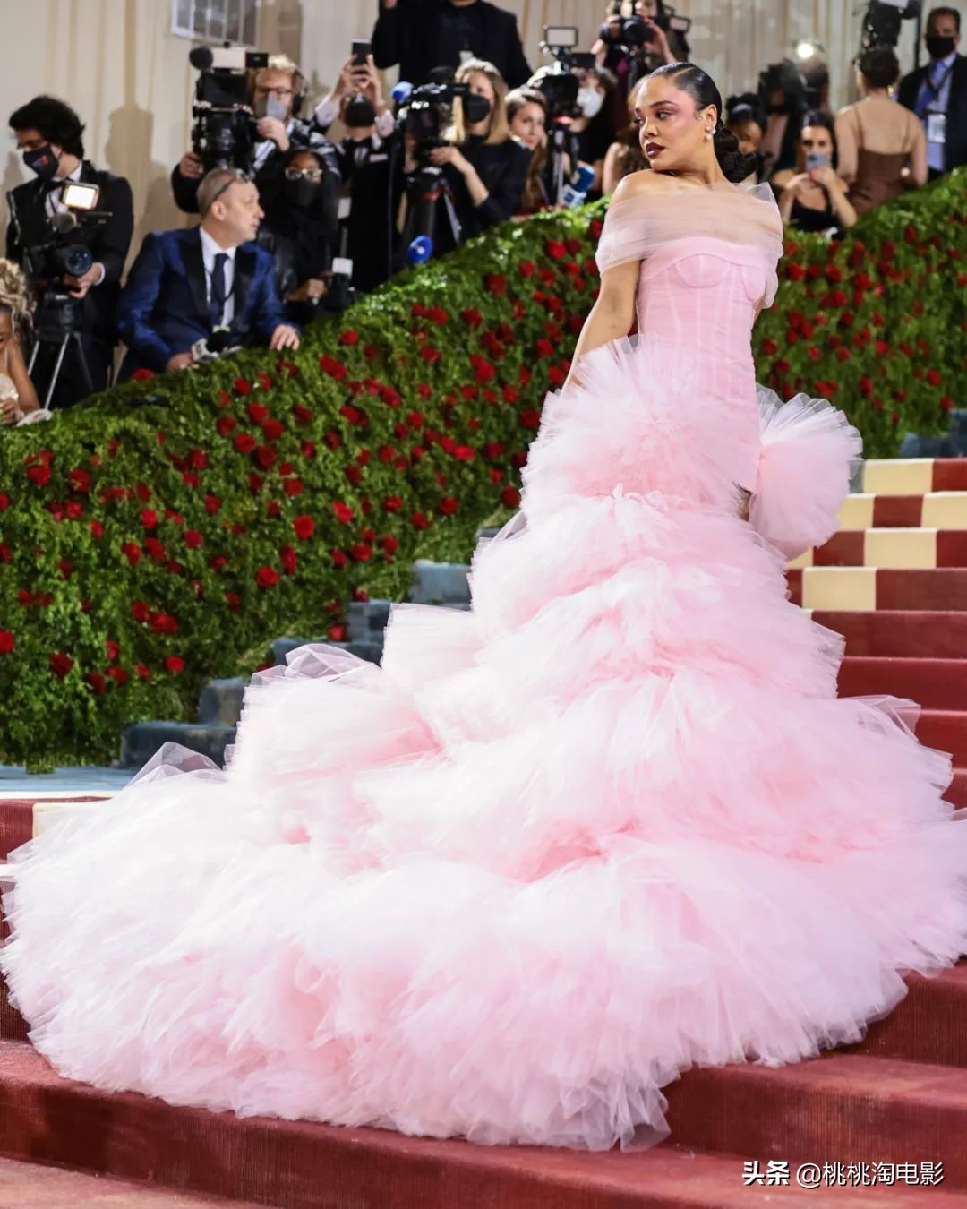 metgala群星红毯造型,2022metgala红毯完整版
