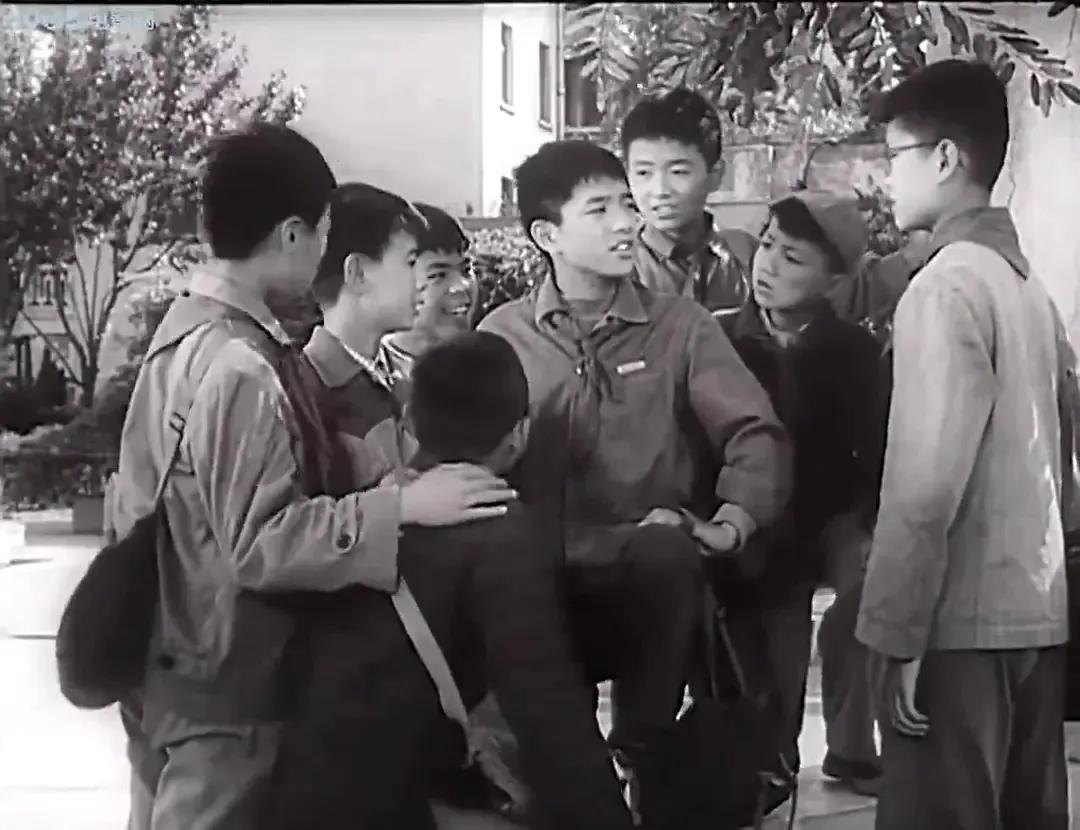 老电影海燕,老电影两个小足球队1956插曲