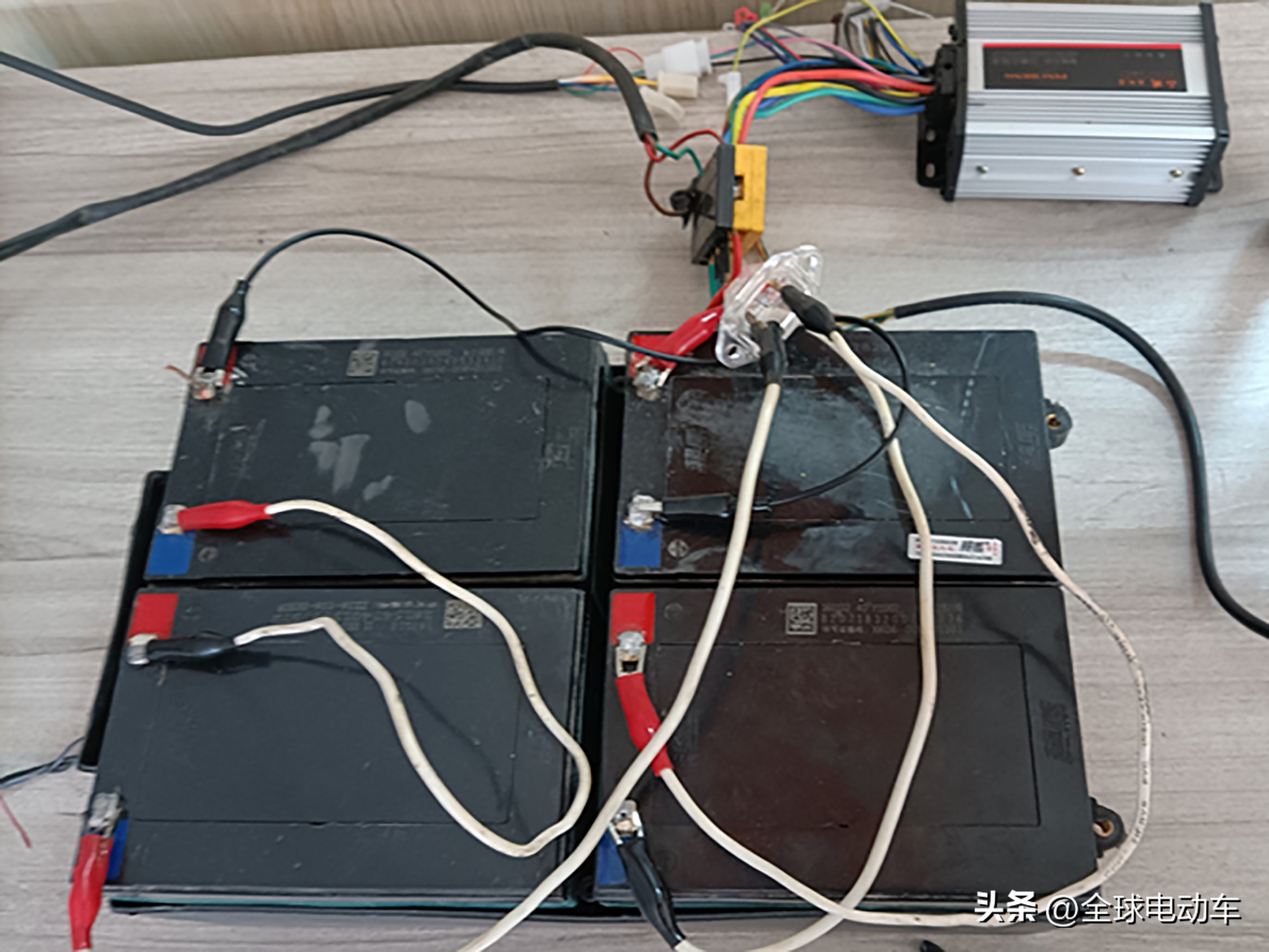 怎样辨别电动车电瓶原装还是翻新,电动车电瓶原装和翻新怎么区别