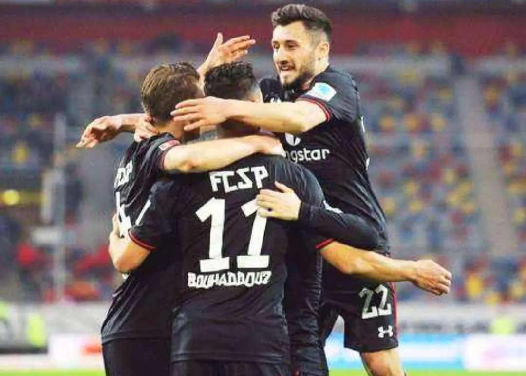 阿森纳5连胜领跑热苏斯,阿森纳对曼城热苏斯抱摔