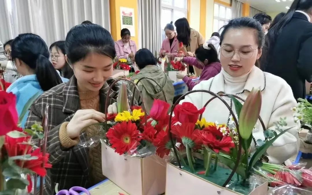 南康赤土民族小学,南康区赤土民族中心小学六年级