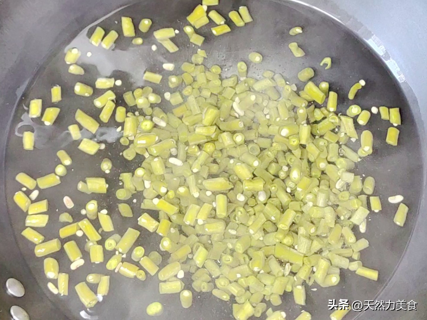 酸豆角要怎么炒才能酸味浓厚利口，咸味适中，酒店做法，一看就会