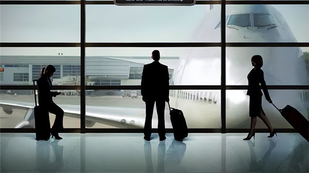 男子花25万买一张无限次机票，航空公司笑他傻，不料结局意外反转