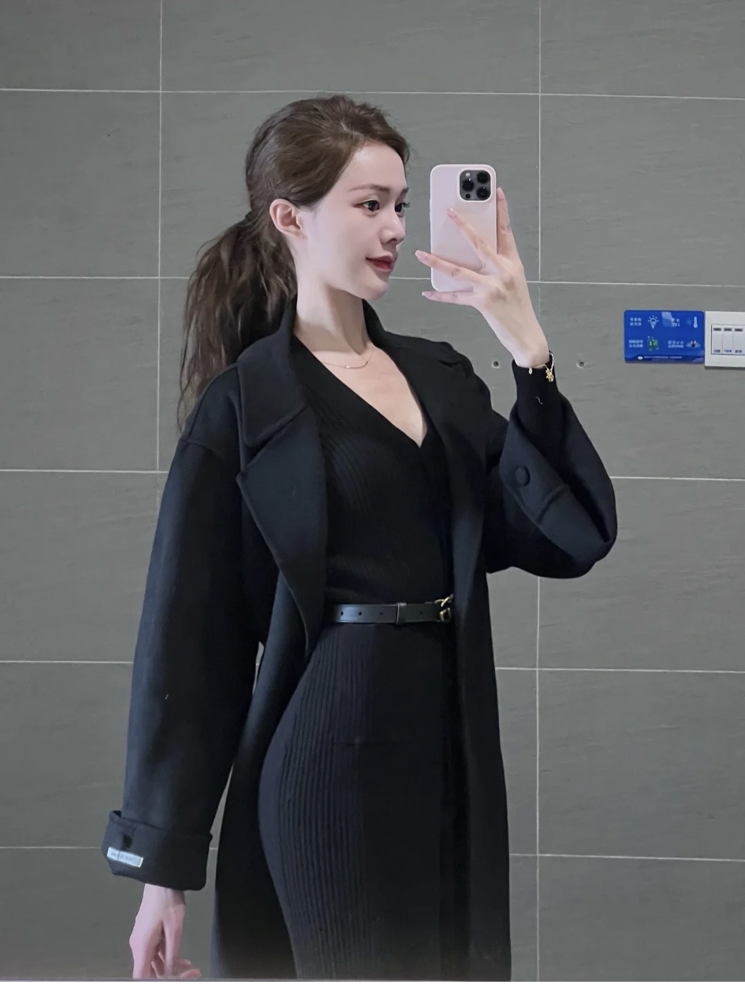 法国女人喜欢穿灰绿色的衣服,法国女人穿浴袍