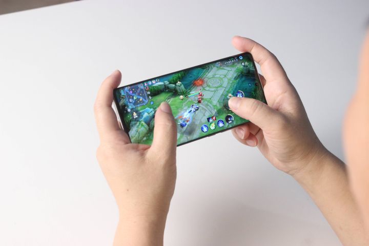 荣耀70标准版参数详细测评,荣耀70评测游戏