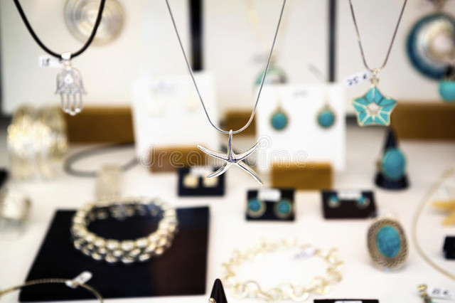 哪些珠宝不需要买,十件饰品不如一件珠宝