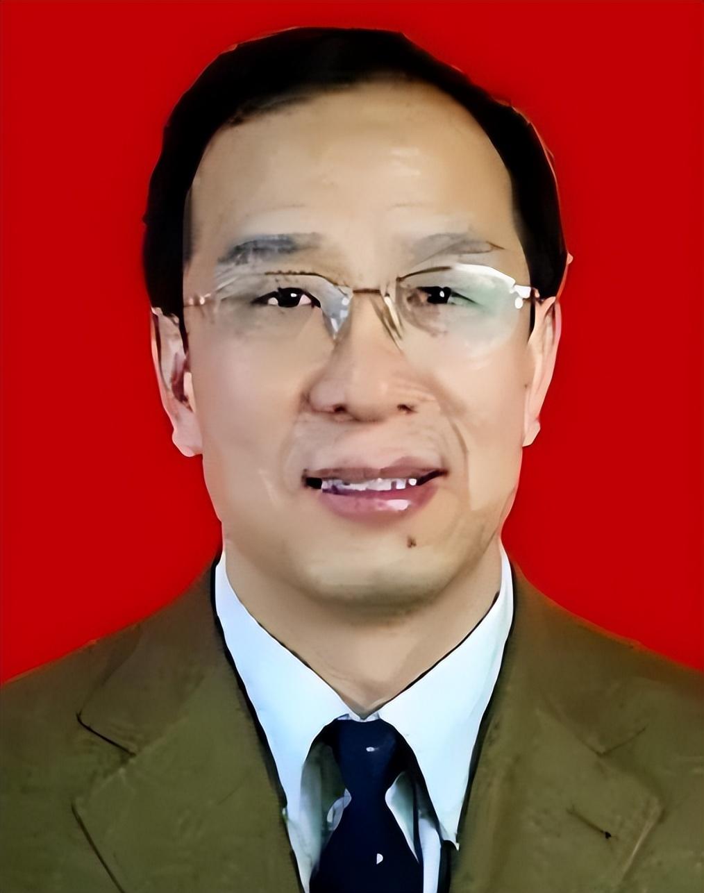 女护士遭医生强奸,联合男友将其当街砍死,死到临头为何高兴落泪