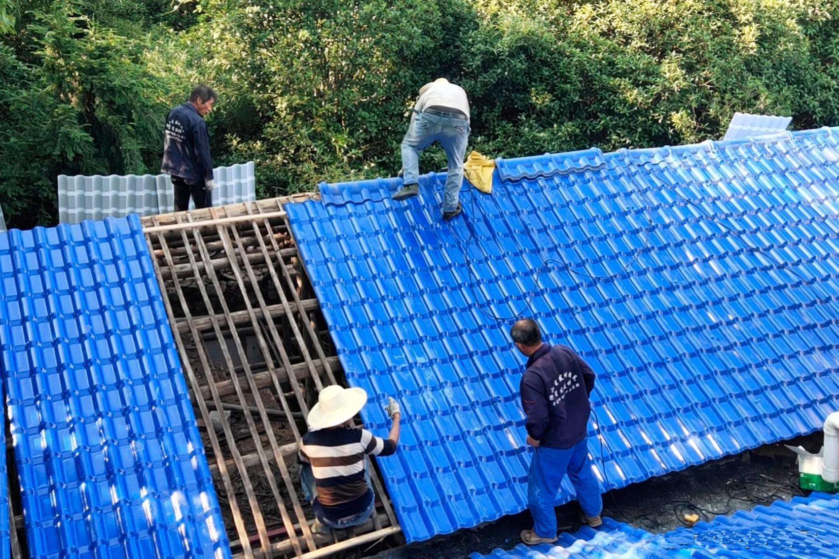 树脂瓦是塑料吗,树脂瓦和玻璃钢瓦一样吗