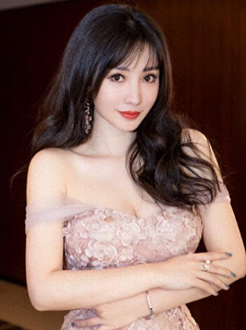 低腰超短装上衣,女低腰裤短上衣