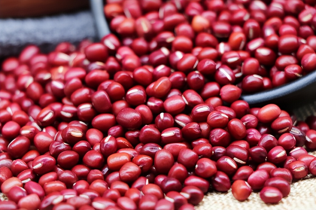 夏天爱出汗5种食物要多吃,夏天爱出汗多吃什么补充营养