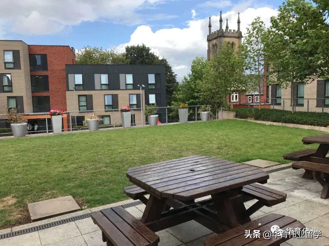 在利兹读研时打卡张国荣读的纺织学院，《指环王》作者是学校老师