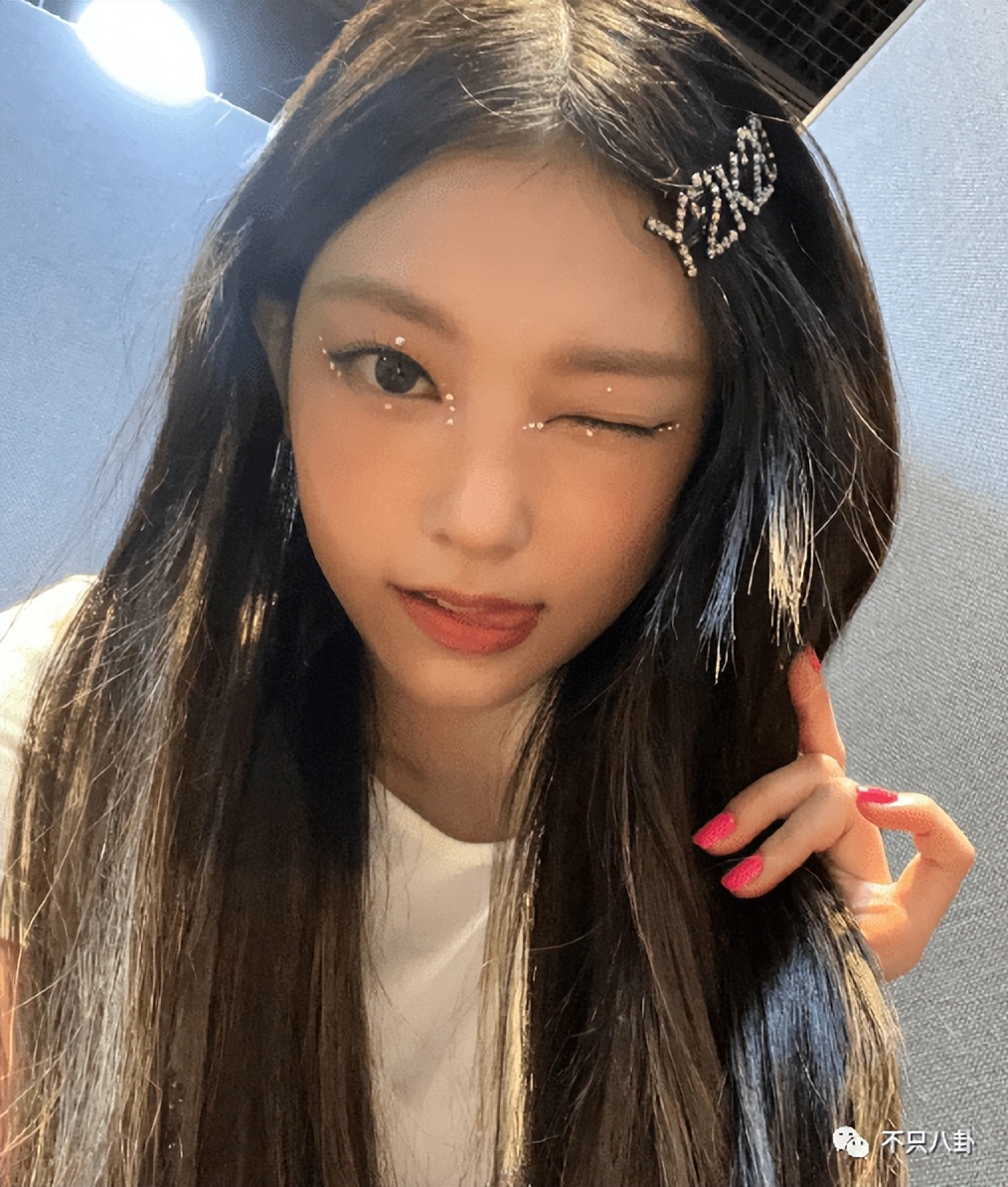 喜欢美女都不行？一张手机屏保引发的争吵......