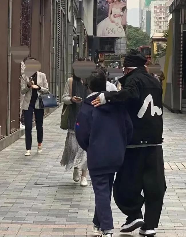 王宝强与女友冯清现身,王宝强携女友冯清现身