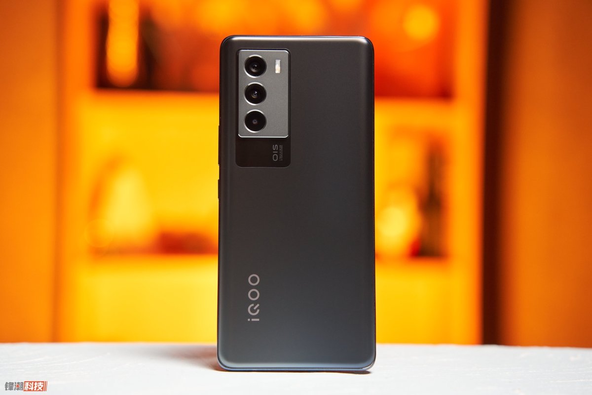 真我neo2和iqooneo5哪个好,iqoo5和iqooneo5哪个强