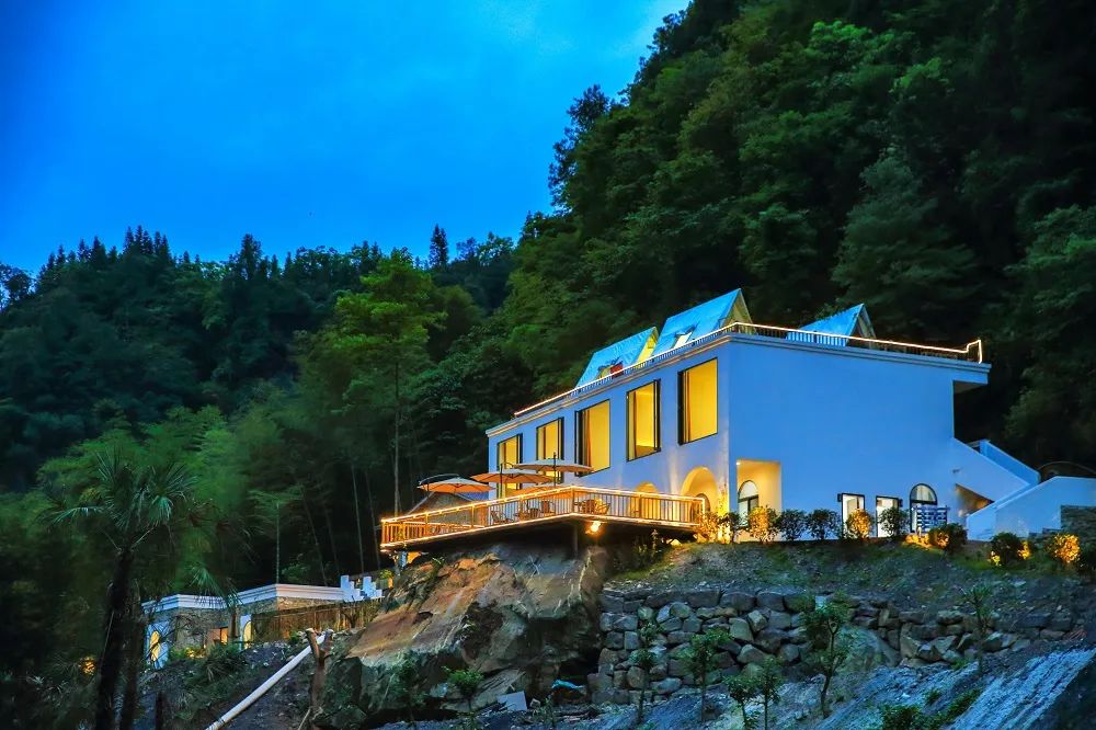 一起小住甜城，邂逅一个仲夏之梦