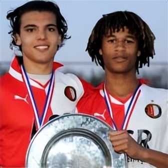 曼城后卫纳坦阿克,纳坦阿克多特