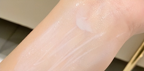 凡士林用法大揭秘,凡士林的各种妙用你知道几种