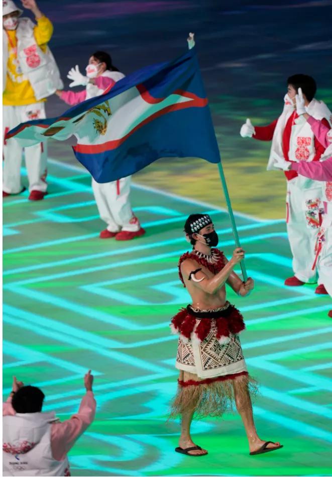 开幕式上各国羽绒服展示,2022开幕式运动员羽绒服