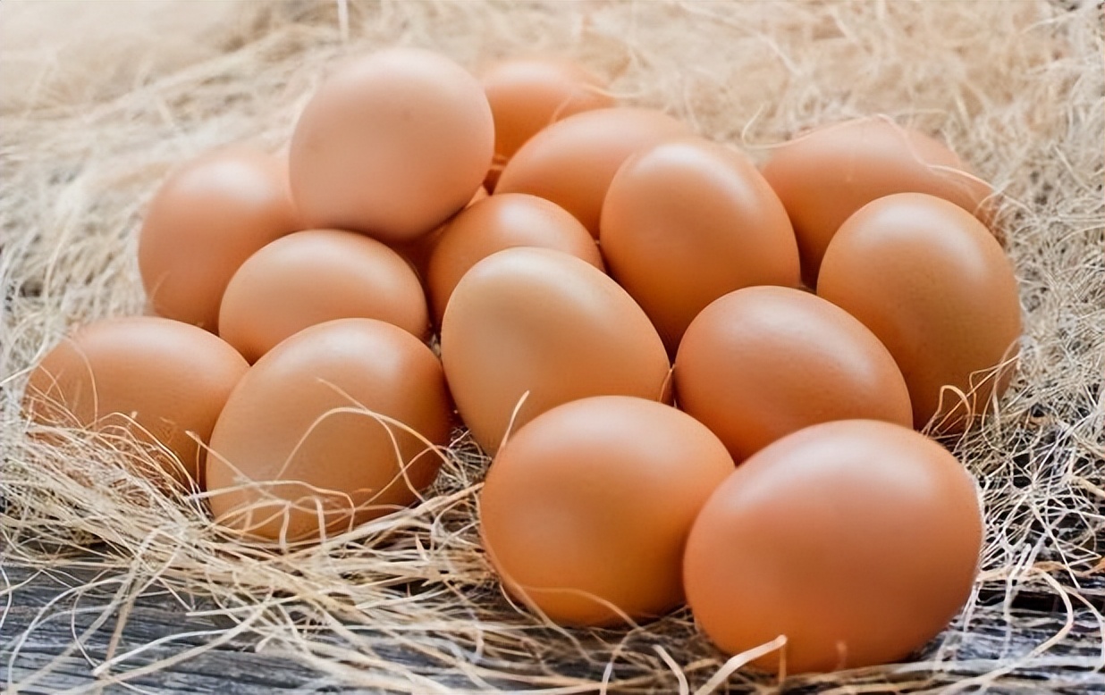 肝不好每天早上吃一个鸡蛋好不好,早晨吃一个水煮鸡蛋对肝脏