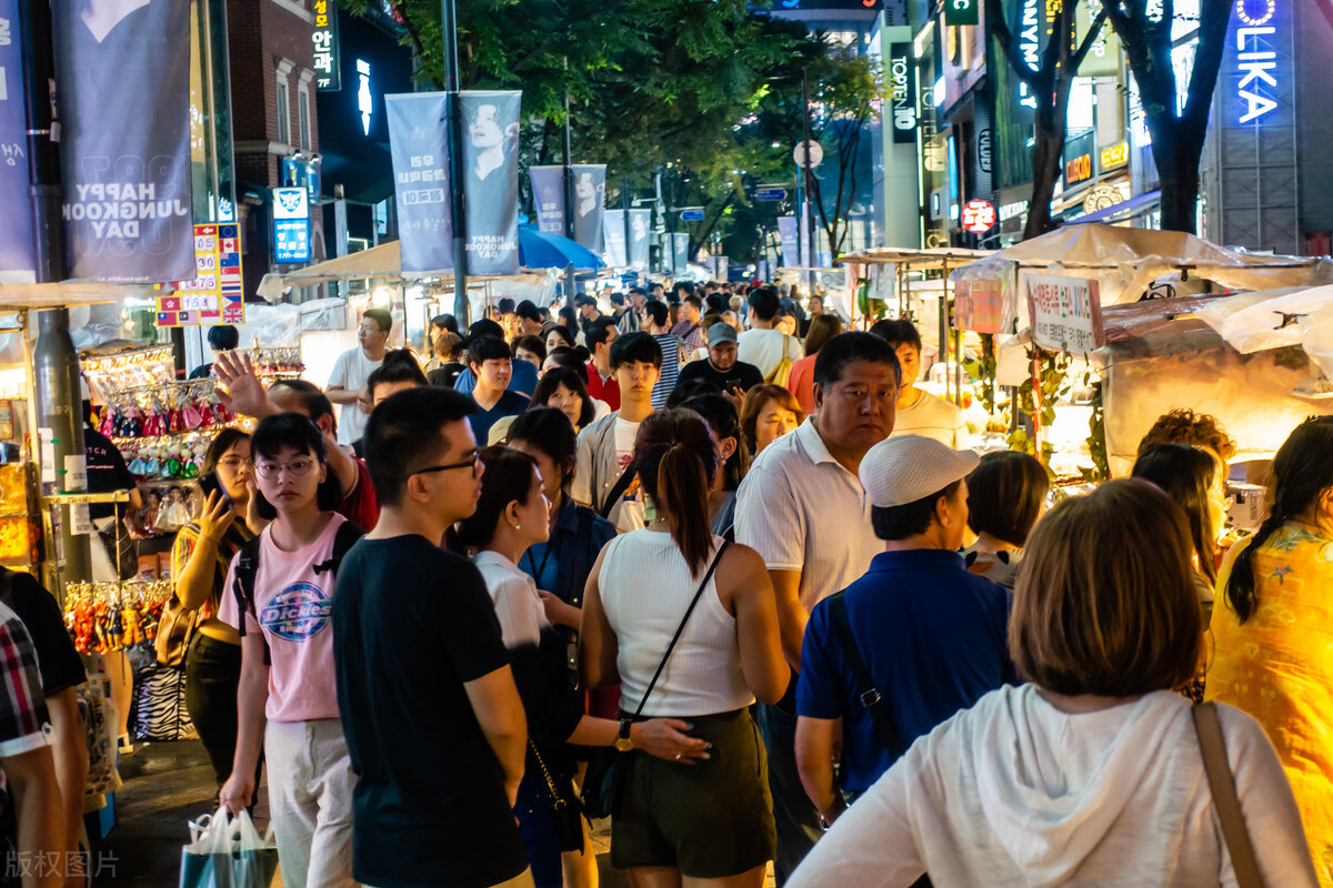 摆摊轻松月入过万,体验摆摊赚钱的真实经历