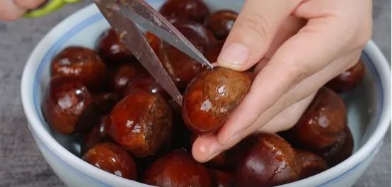 板栗去壳脱皮小方法,板栗快速有效剥壳方法