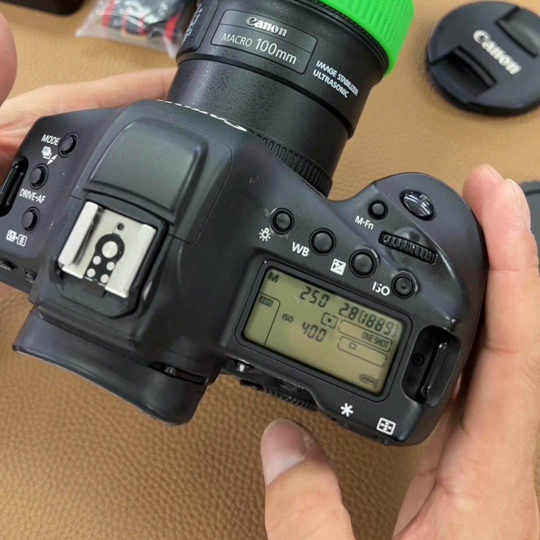 广西粉丝：佳能1DX二代江苏粉丝：佳能100F2.8L#电子产品