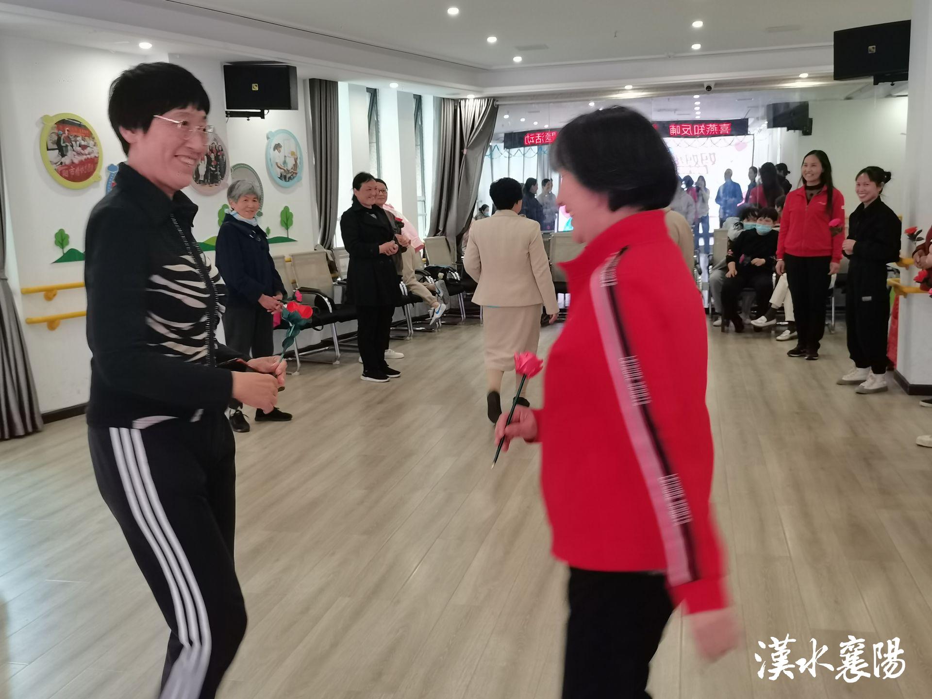 育儿压力大怎么缓解,育儿压力大父母如何可以减压