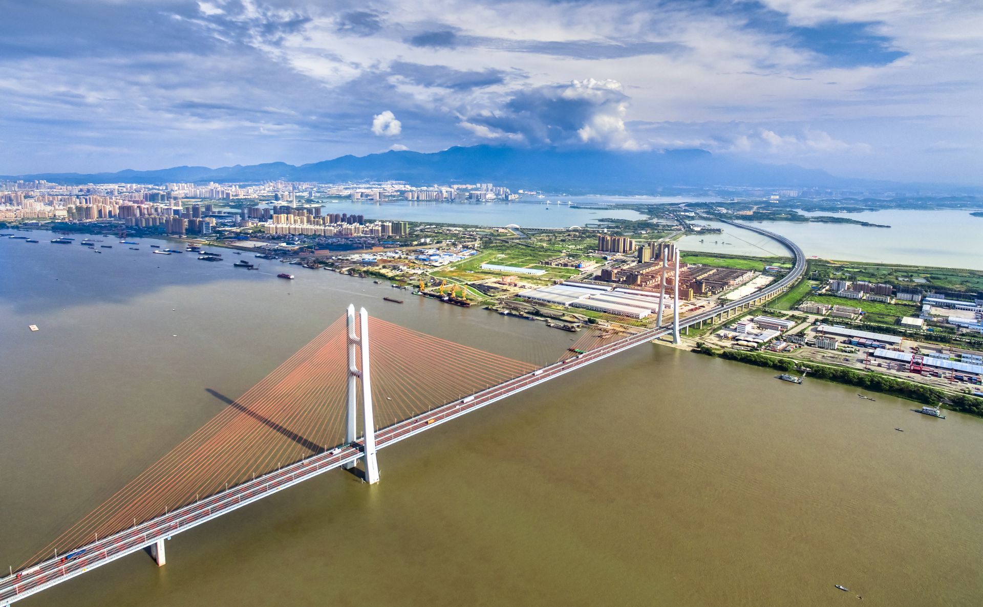 中国跨海跨江跨河桥梁世界第一,中国建的高难度桥梁