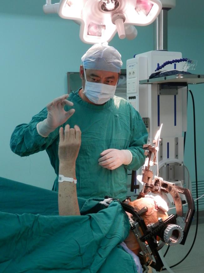 @帕金森患者，当药物疗效不好时，可选择“电子药”联合治疗