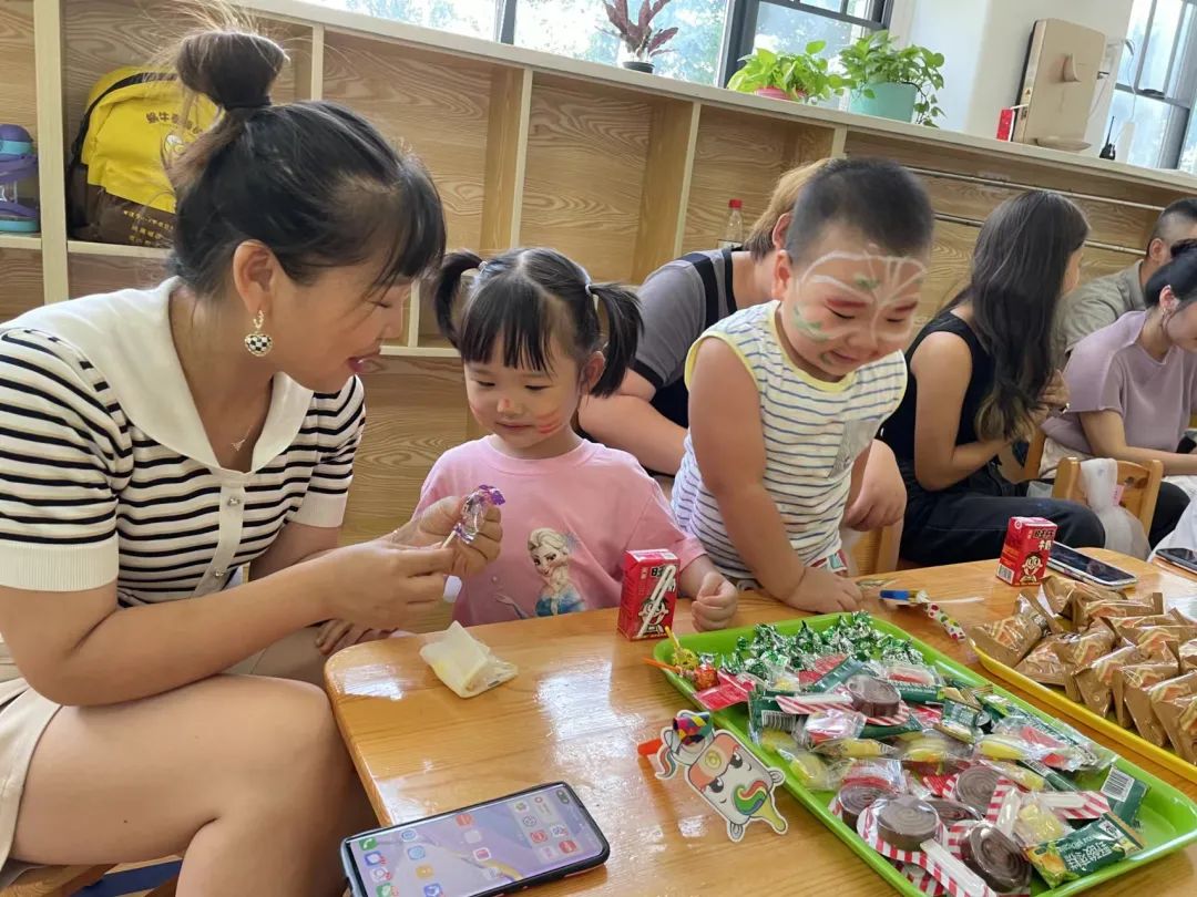 教师倾心育桃李——益乐宝长沙托育园家长赠锦旗