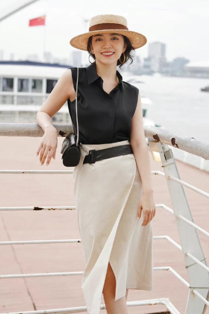 夏日穿搭衬衫短袖简约清爽,夏日里简约轻熟风穿搭示范