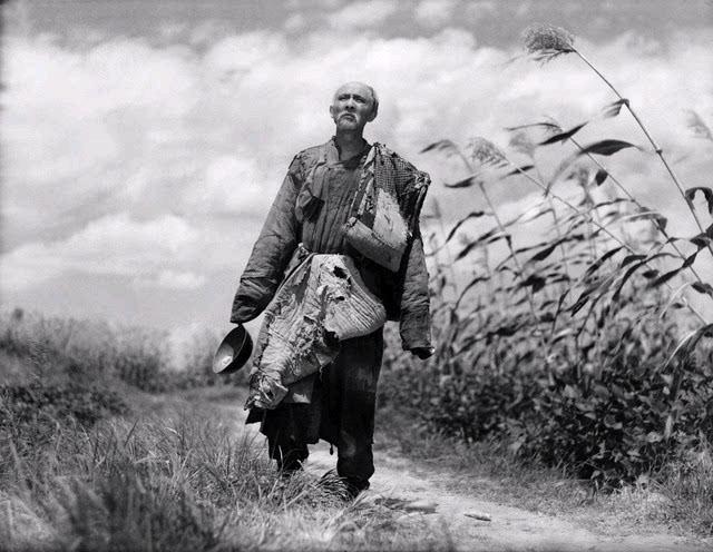 生前穷困潦倒死后遗臭万年,生前穷困潦倒死后流芳百世