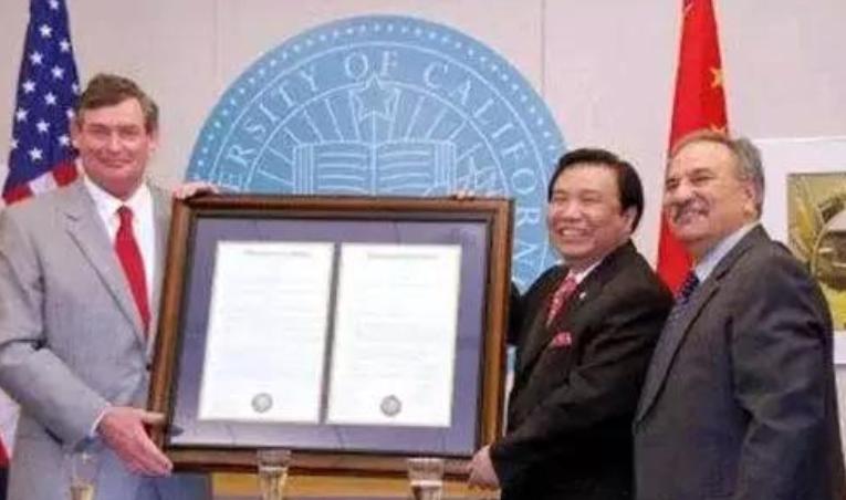 电池大王钟馨稼为美国捐款,电池大王钟馨稼近期状况