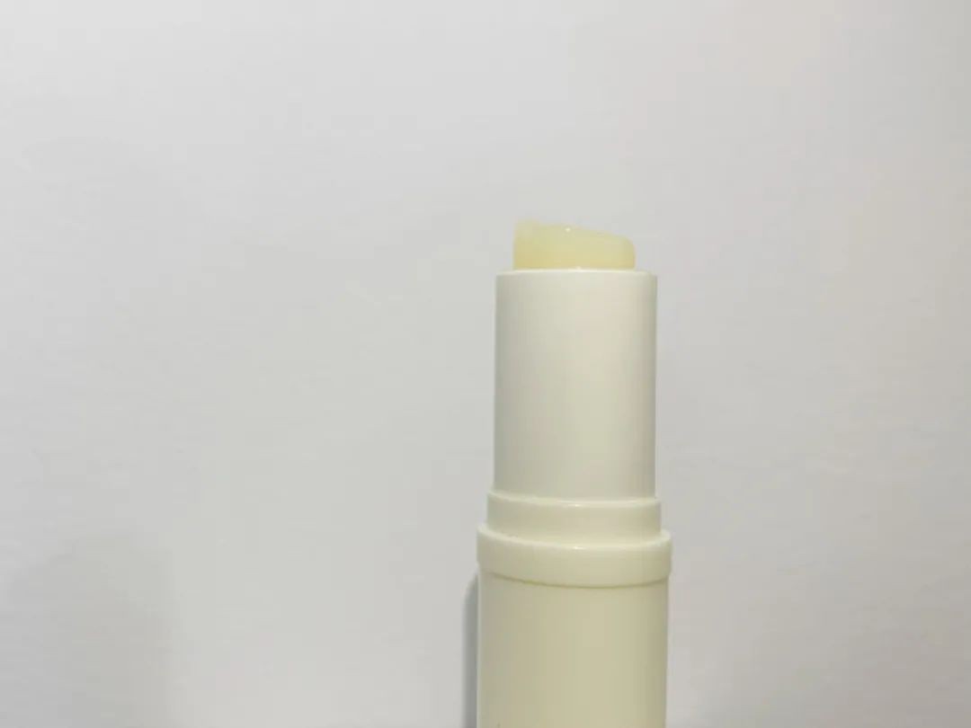 秋冬唇部拔干、起皮，到底怎么涂口红才不会干？